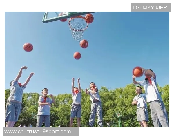 鸿都小学足球操活动精彩纷呈学生们在阳光下尽情挥洒青春活力
